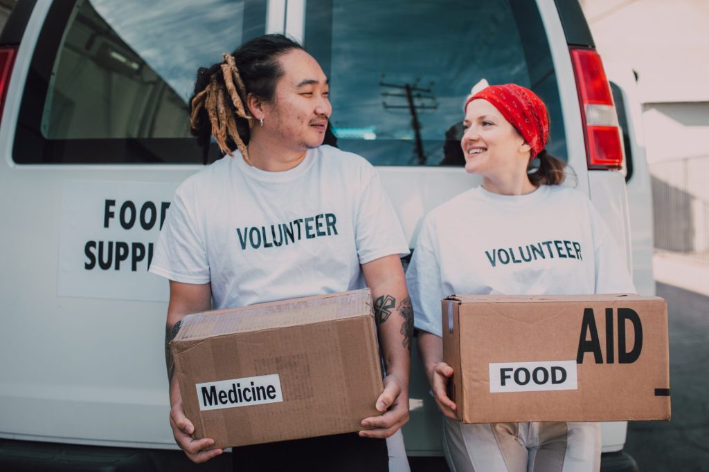 The Benefits of Volunteering and Giving Back to the Community