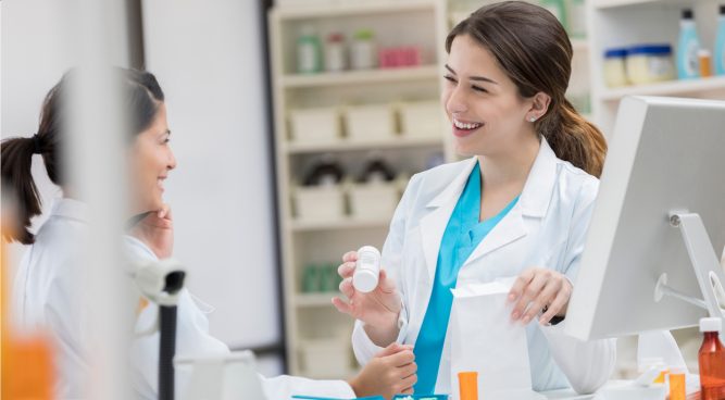 What Does a Pharmacy Tech Do