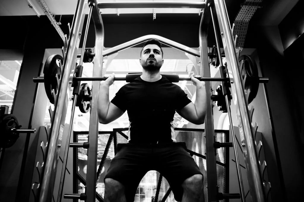 Smith Machine Vs Free Weight – 6 Quick Ways to Select the Workout Machines