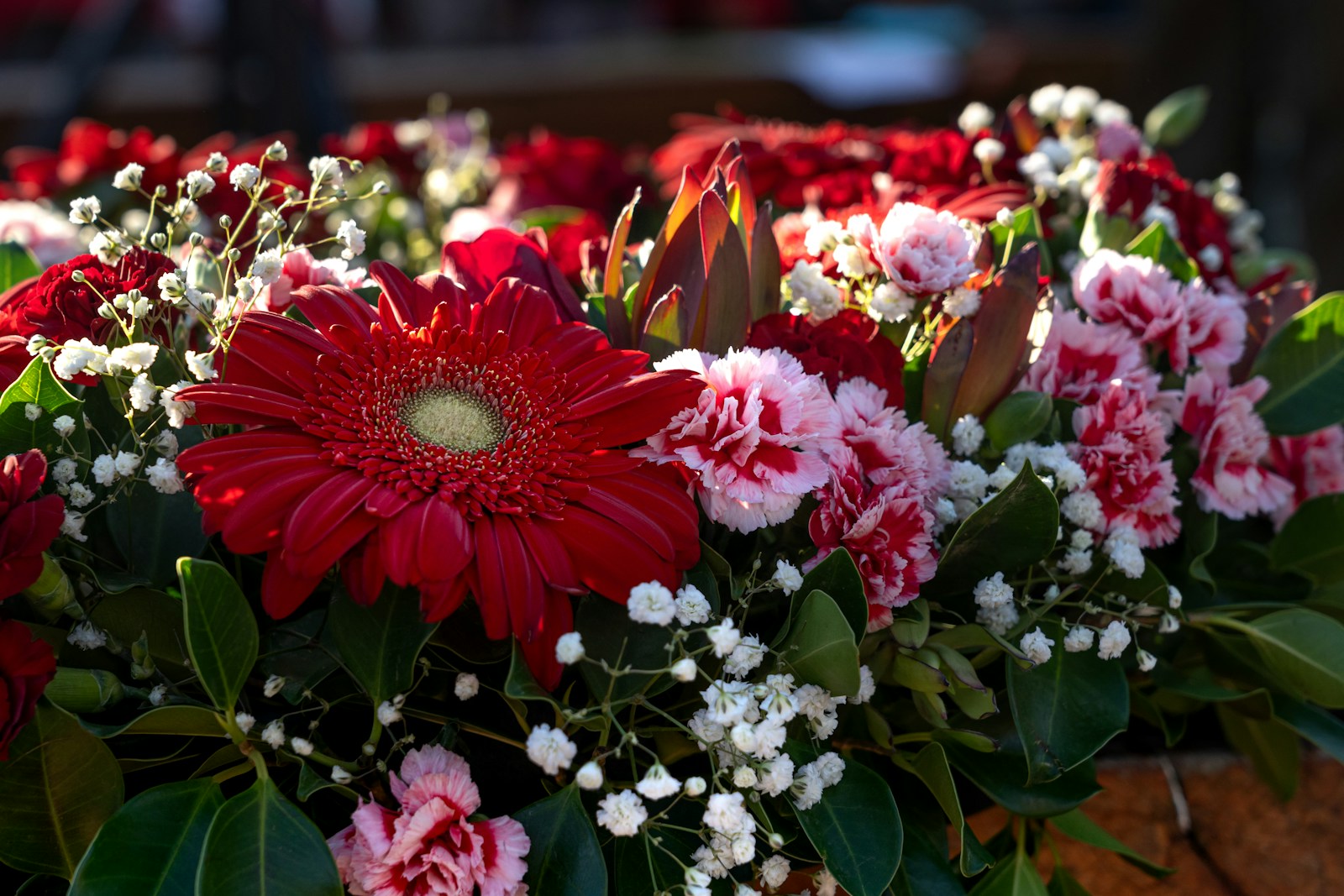 How to Incorporate Floral Arrangements in Home Décor